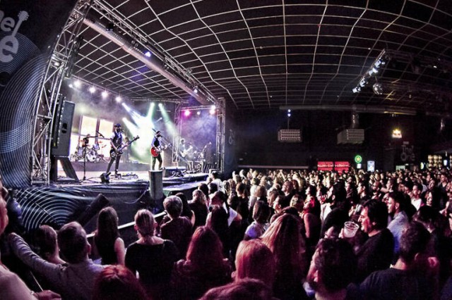 El Puerto 'aparca' la concesión de los conciertos de Muelle 12 tras una pugna con 'foto finish'