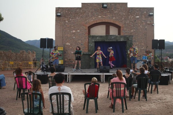 Onda suma a la programación de su castillo un festival de circo