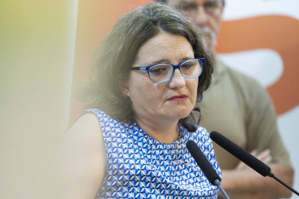 Oltra, una política de gestos y activismo, deja el Consell y Les Corts tras su investigación 