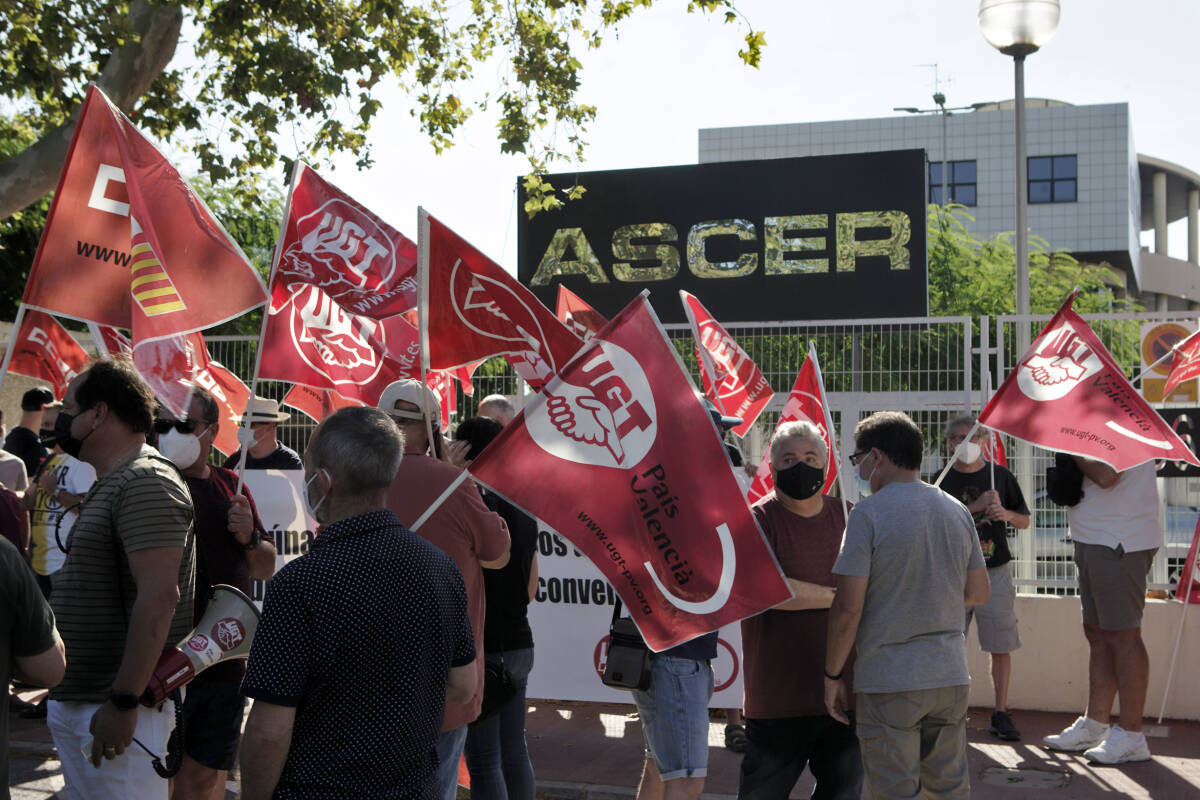 Protestas de los sindicatos frente a la sede de Ascer en una pasada convocatoria. - 