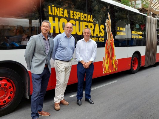 El autobús gratuito por las Hogueras Especiales recorre su ruta hasta el día de San Juan

