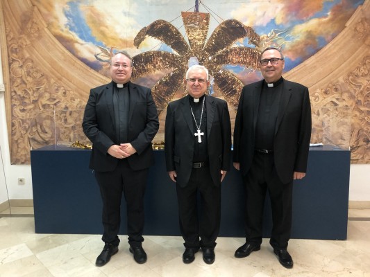 El Misteri d'Elx nombra al obispo emérito Jesús Murgui portaestandarte de las representaciones de agosto