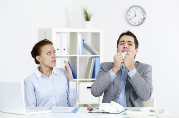 La mitad de los españoles reduce su actividad por la gripe o un resfriado, pero sólo un 3,4% falta al trabajo