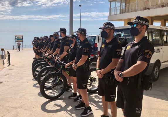 El dispositivo de Elche para las playas en San Juan: 61 agentes, prohibición de vidrio y sanciones contra las hogueras