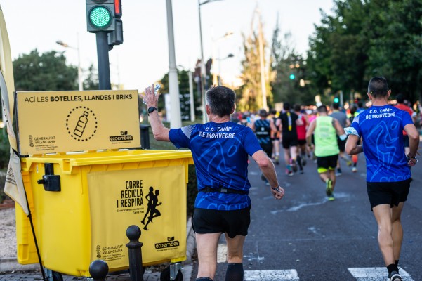 Maratón y Medio Maratón Valencia vuelven a
unirse a Ecoembes para seguir reciclando
