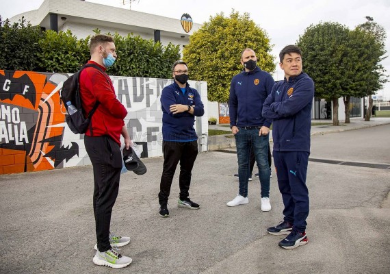 El Valencia reestructura la Academia tras la salida de Marco Otero