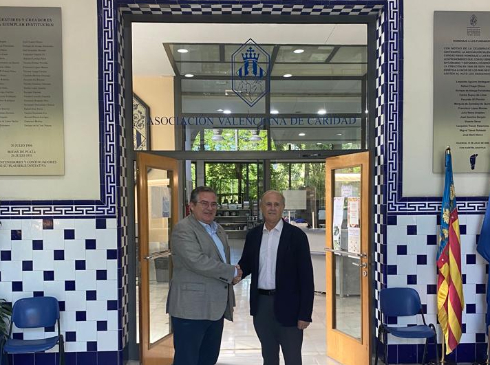 Francisco Vallejo, presidente de IVEFA, y Luis Miralles, presidente de Casa Caridad.  - 