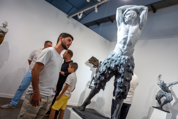 Coderch y Malavia inauguran nuevo taller mostrando esculturas inéditas
