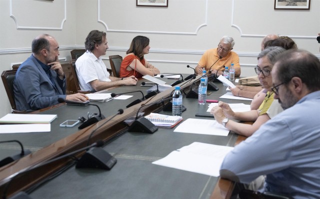 Ayuntamiento y vendedores trabajarán la mejora de la accesibilidad al mercado central