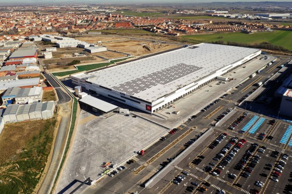 La plataforma logística ejecutada por Bertolín en Illescas, distinguida como construcción sostenible excelente
