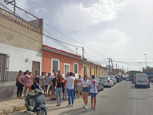 Vecinos de los depósitos de Carrús de Elche denuncian el posible derribo de parte de sus viviendas
