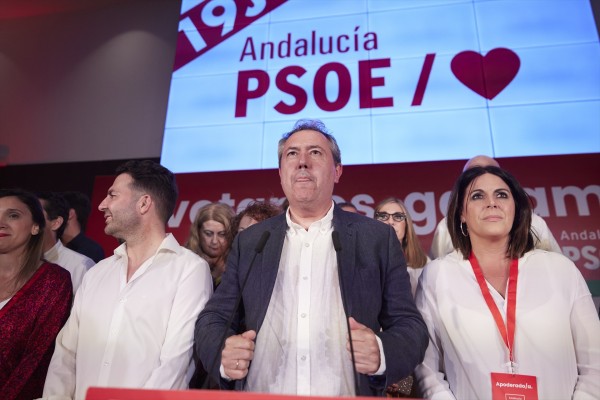 El PP arrasa en Andalucía y pone contra las cuerdas al Gobierno

