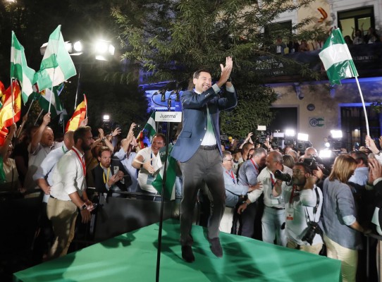 El PP arrasa en Andalucía y pone contra las cuerdas al Gobierno

