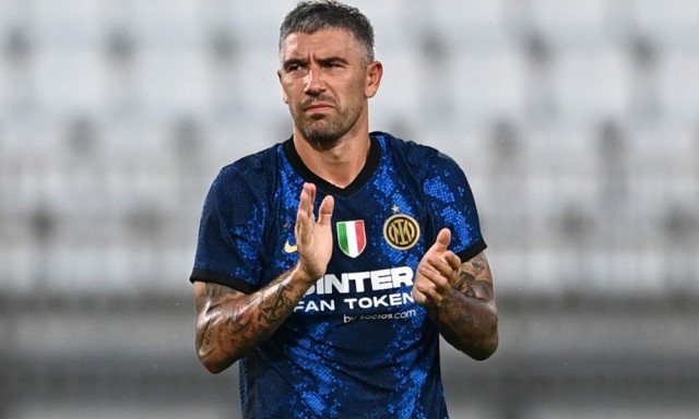 Kolarov anuncia su retirada del fútbol
