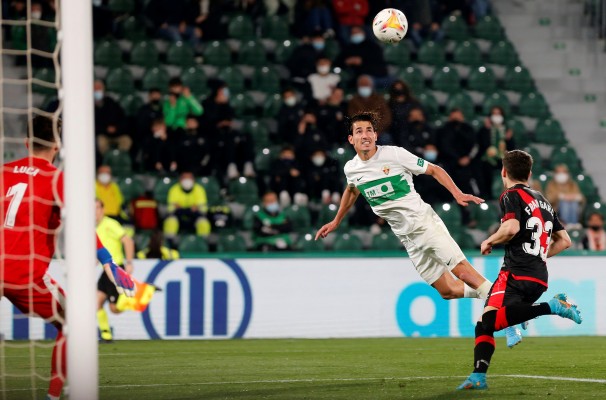 El tira y afloja entre Pere Milla y el Elche se tensa