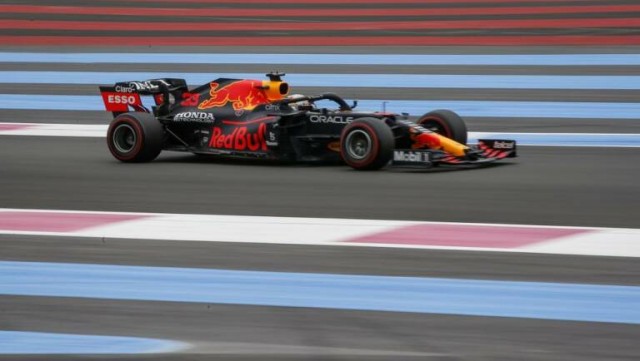 Verstappen más líder al ganar en Montreal, por delante de Sainz
