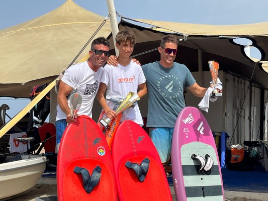 La FVCV proclama a sus campeones autonómicos del Open de WingFoil en el CD Marina El Portet de Denia 