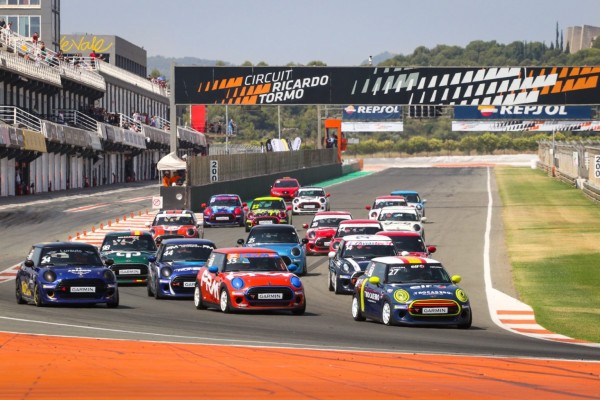 La Copa Racer y la GT3 Cup llenan de acción el Circuit
