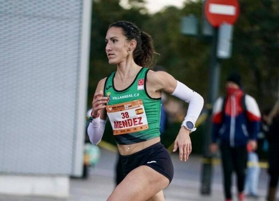 La atleta del Playas Laura Méndez se hace con el tercer puesto en el Medio Maratón de España