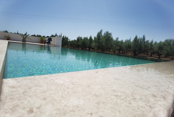 Navajas se sumerge en el oficio de rehabilitar y construir piscinas 