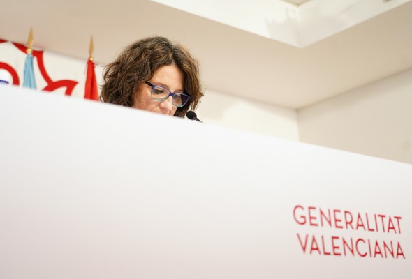 Oltra proclama que no dimitirá ni aunque la sienten en el banquillo