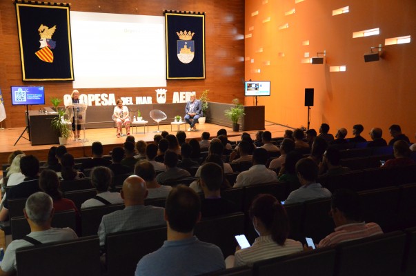 Oropesa del Mar apuesta por la innovación en un congreso sobre NFTs, blockchain y la web 3.0 
