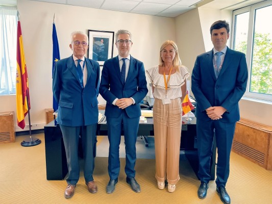 La Generalitat estudia colaborar con la OCDE para impulsar la reindustrialización 