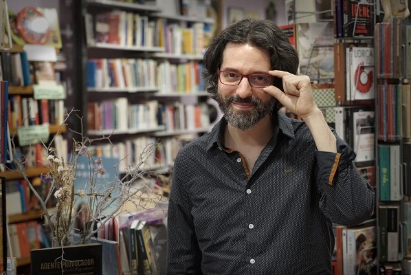 Andrés Neuman explora las periferias de la masculinidad desde su experiencia paternal