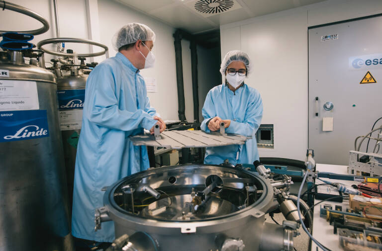 Valencia mira al espacio: aspira a acoger la Agencia Espacial Española y una incubadora de la ESA 