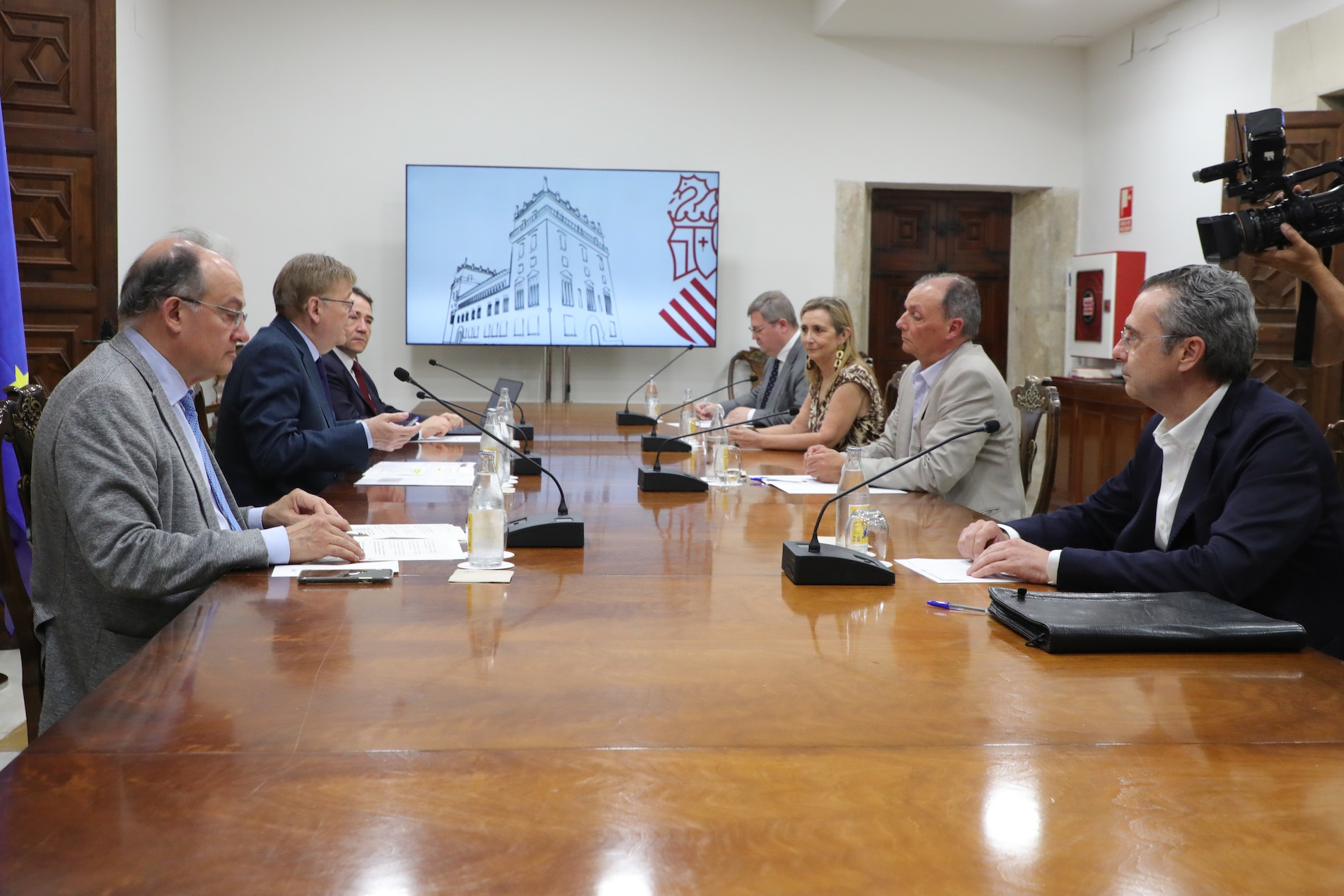 Los empresarios españoles y argelinos presionan para lograr una solución diplomática

