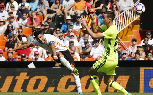 El Valencia le abre la puerta de salida a Enzo Pérez 