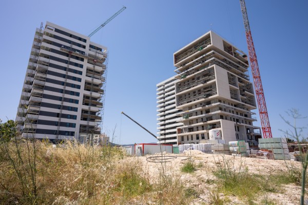 Así ruge el 'Manhattan' de Calp: cuatro promotoras ultiman torres de hasta 19 alturas

