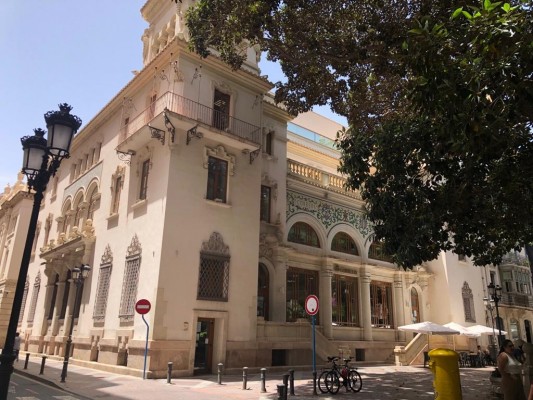 Correos comienza a reubicar servicios del edificio de Gabriel Miró y allana su venta al Consell