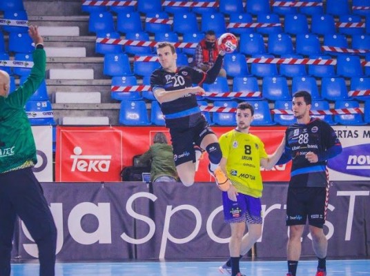 El Balonmano Benidorm eleva su apuesta por el balonmano argentino tras fichaje de Ramiro
