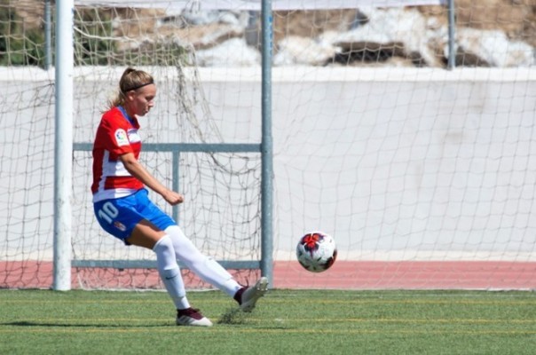 Raquel Morcillo, delantera que llega del Granada, es el primer fichaje del Alhama CF