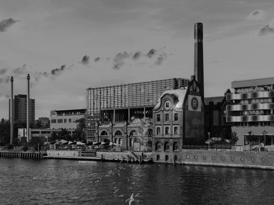 Una muestra fotográfica captura edificios que fueron reconvertidos en instituciones culturales