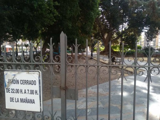 La primera ola de calor del verano obliga a cerrar 20 parques y jardines de Murcia