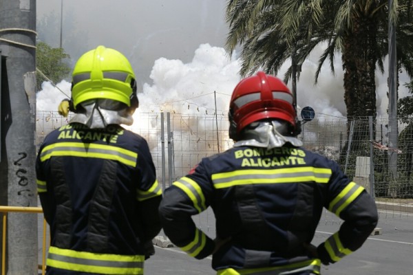 Alicante organiza un dispositivo con un centenar de efectivos con motivo de las 'mascletàs'
