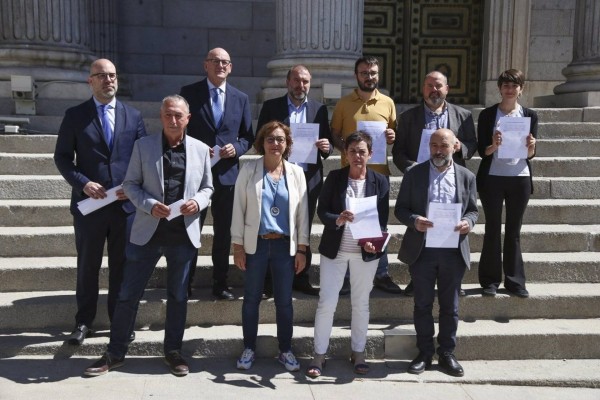 Compromís y otros partidos llevan a votación el uso de las lenguas cooficiales en el Congreso