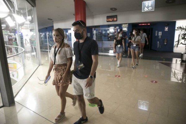 Facua denuncia a los cines MN4 por impedir la entrada a sus salas con comida y bebida

