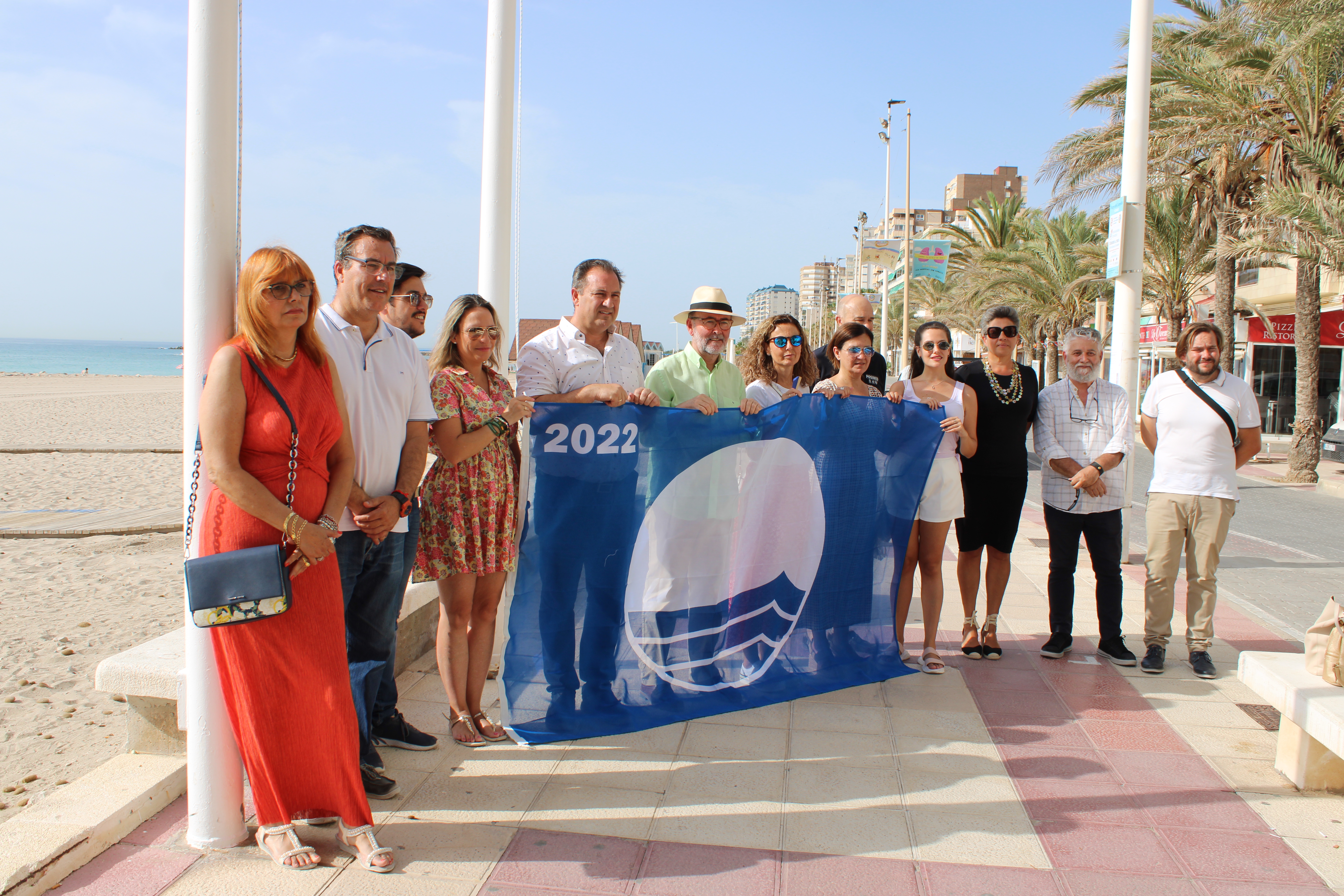 El Campello despliega más de cien efectivos para la limpieza y seguridad de sus playas; el servicio se ampliará con la nueva contrata