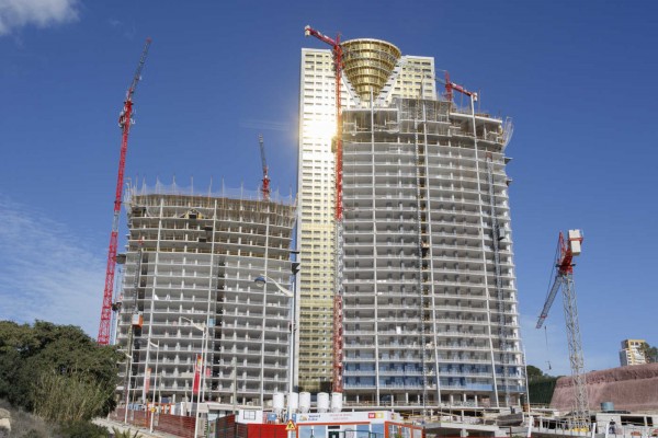 TM inaugura su piso piloto en Benidorm con el 70% de las viviendas vendidas