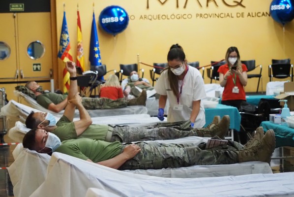 El Centro de Transfusión de Alicante y ASISA recogen casi 300 donaciones de sangre en el MARQ