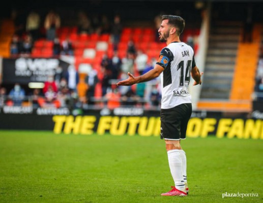 El Valencia recurrirá al TAD la sanción a Gayà tras ratificarla Apelación
