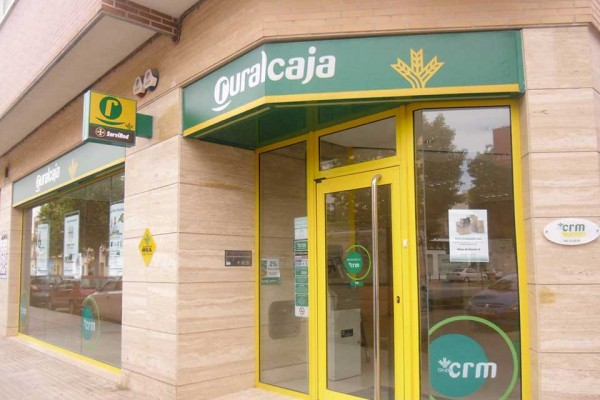 Siete de cada 10 oficinas de las cajas rurales valencianas han cerrado (o cambiado de entidad)