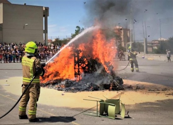 Los bomberos quemarán 41 hogueras infantiles en centros escolares, sociales y de mayores de Alicante

