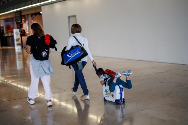 La UE prorroga un año la posibilidad de usar el certificado covid para viajar sin restricciones por la UE
