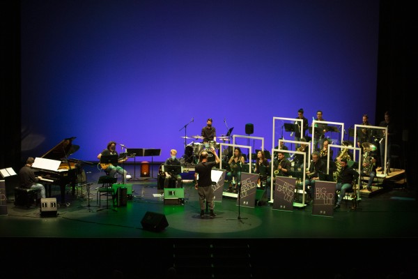 La Big Band y el Orfeón de la UJI despiden el curso actuando juntos por primera vez