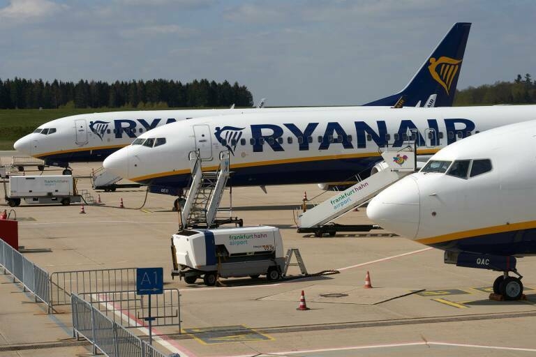 Los tripulantes de Ryanair convocan seis jornadas de huelga en verano en España
