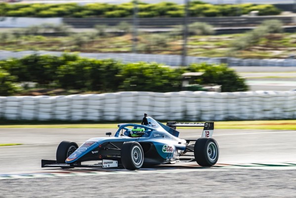 El piloto búlgaro Nikola Tsolov, gran protagonista del Racing Weekend del Circuit Ricardo Tormo